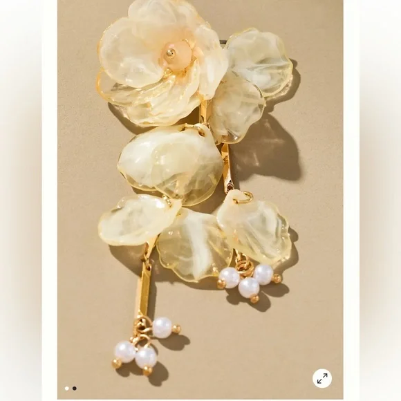 Anthropologie Floral Drop Earrings white/cream 
New unworn - Picture 3 of 6